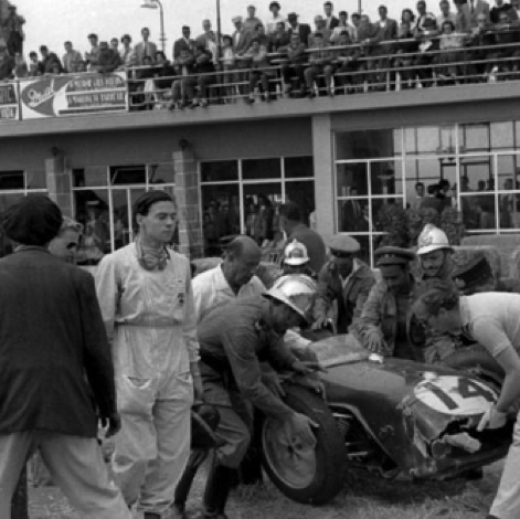 Jim a tapé sur le circuit de Boavista au Portugal, la voiture sera réparé et il connaitra son premier podium !
© Bernard Cahier Archives